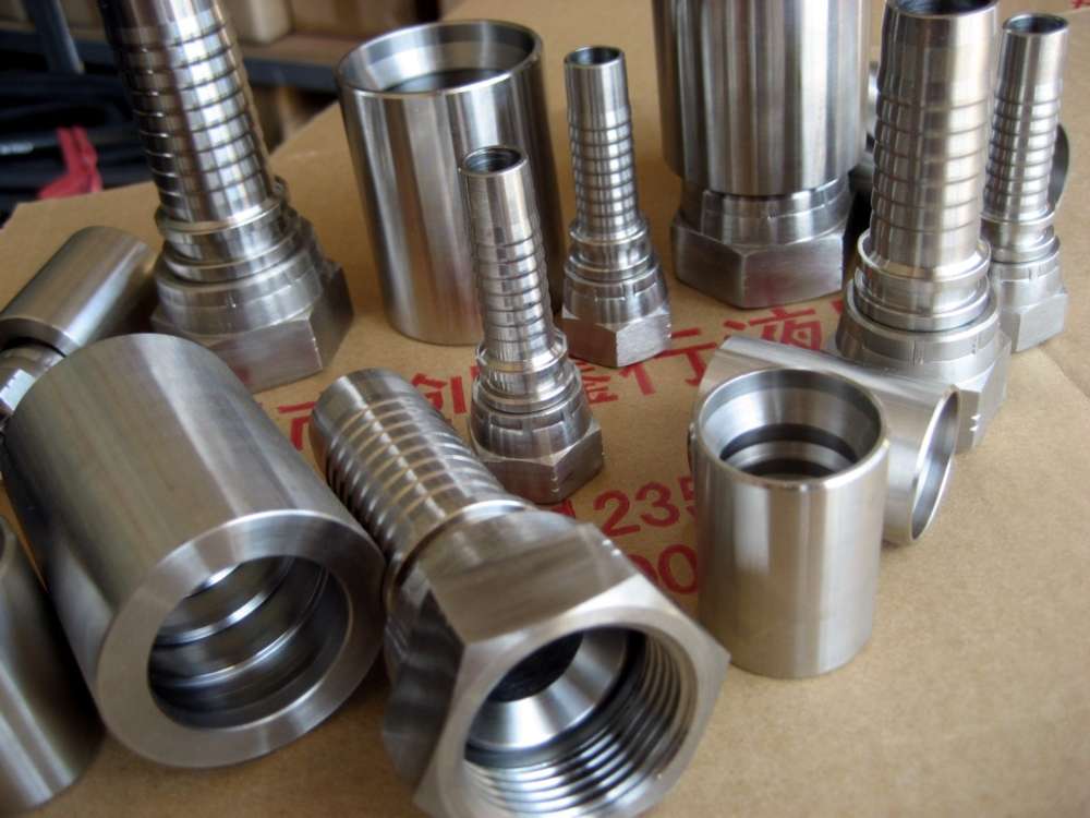 不銹鋼接頭 接頭 產(chǎn)品供應(yīng) 不銹鋼接頭|液壓接頭|卡套接頭|鐵氟龍管|測壓管|不銹鋼卡套接頭